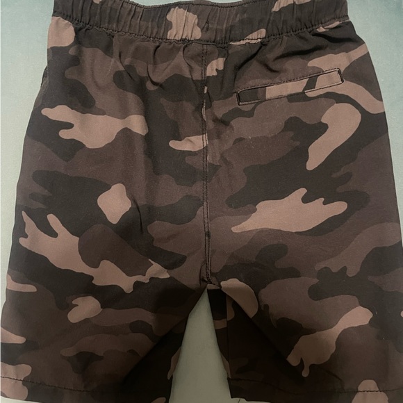 Bundle of 3 pairs of Old navy Boy shorts , Size 5T - Picture 6 of 7